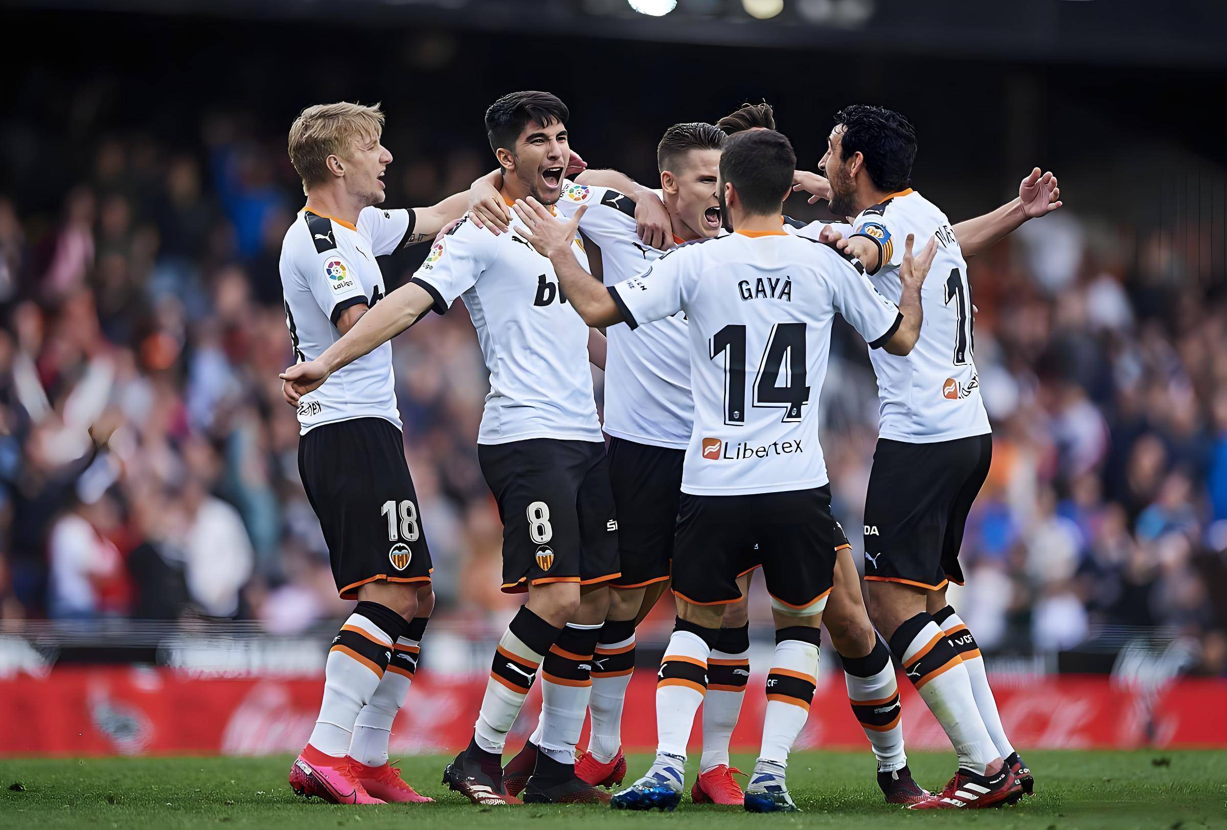 转会期德国杯焦点战，门兴格拉德巴赫绝杀压哨，态度坚定，更衣室氛围转暖的简单介绍