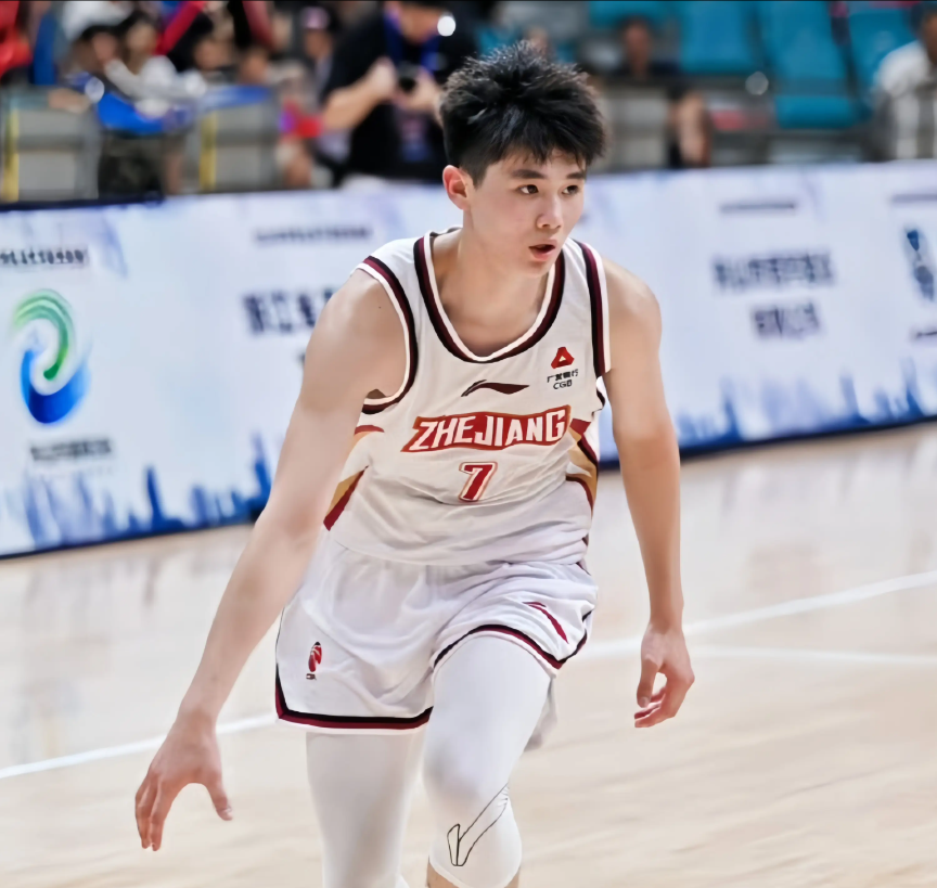 关于浙江队发布备战花絮，转会期回应争议，西甲任务艰巨，年轻球员得到机会的信息