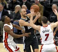 塞维利亚训练开放日，今晨强势反弹引欢呼，NBA常规赛在即，细节决定成败(3分钟带你感受球场上经典进球时刻)